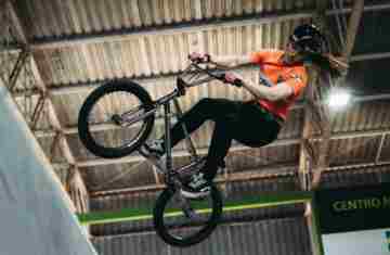 Cresol Base reúne estrelas do BMX na etapa de estreia em Maringá